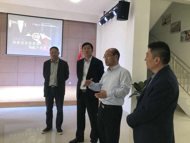 集团党委书记、董事长刘飞，现场指导&ldquo;党建&middot;家&rdquo;活动中心建设.jpg